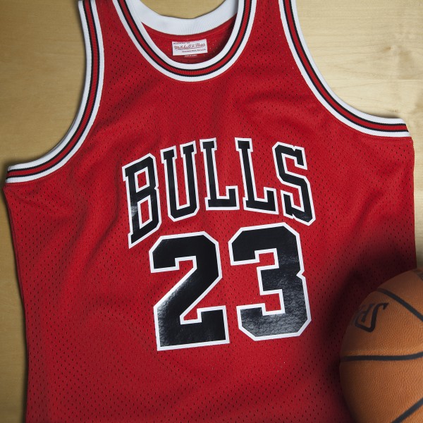 Herren NBA Chicago Bulls Trikot Michael Jordan 1985-86 Authentic Auswärtstrikot Swingman Herren NBA Chicago Bulls Trikot Michael Jordan 1985-86 Authentic Auswärtstrikot Swingman