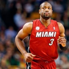 Dwyane Wade hilft LeBron James Keep East Third