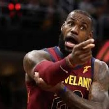 LeBron James Drei Doppel Cleveland Cavaliers gewinnt Toronto Raptors