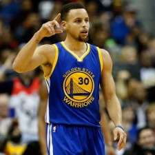 Curry Hilfe Krieger gewinnen 76ers